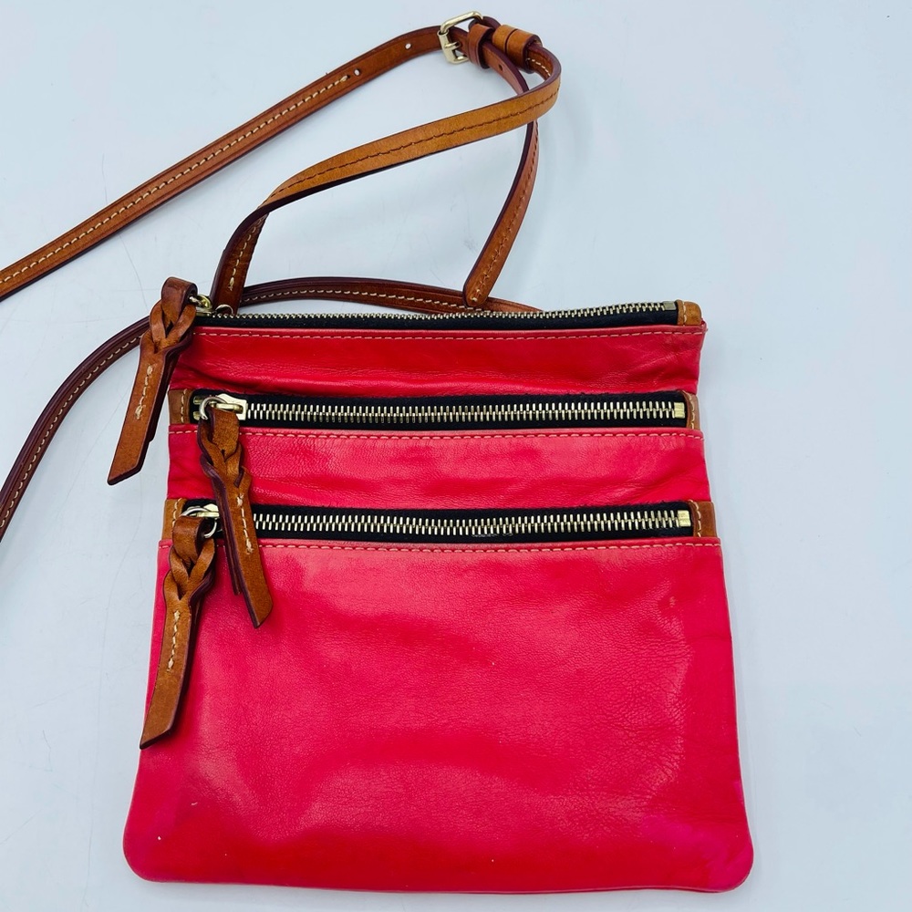$SALE$DOONEY & BOURKE SALMON CROSSBODY REVERSIBLE  PURSE  WITH 2 POCKETS IN BACK